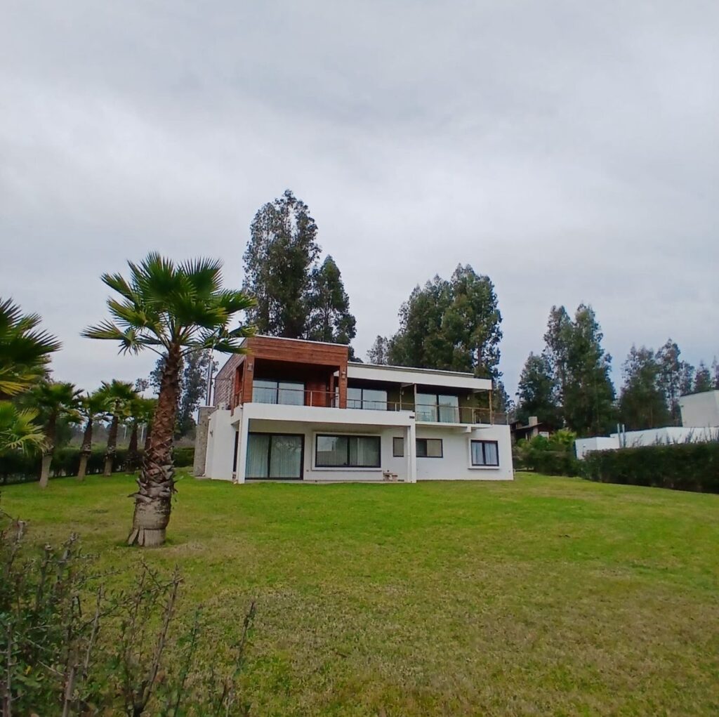 se vende casa en la península del lago rapel